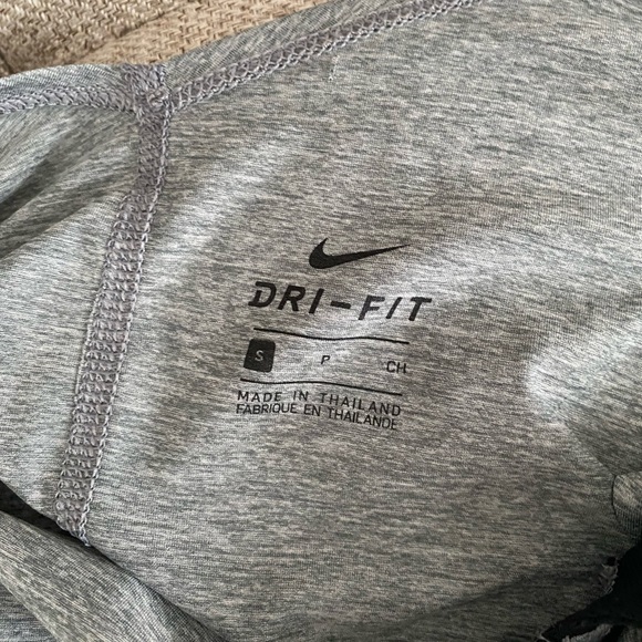 Nike Dri Fit tank top logo straps - Picture 4 of 5
